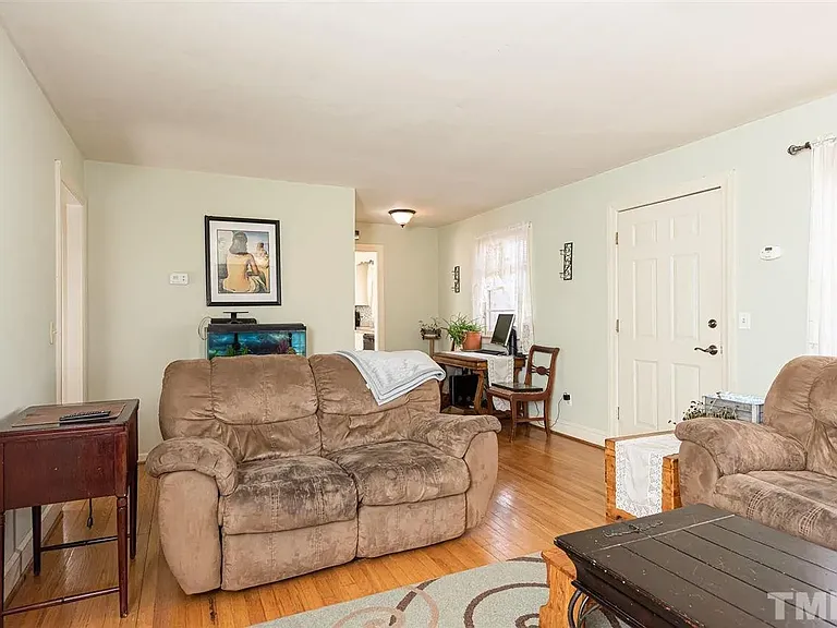 403 E Jewett Ave — Photo 4
