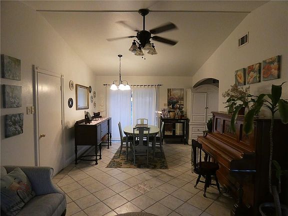 4th image of 8217 Greenhollow Ln