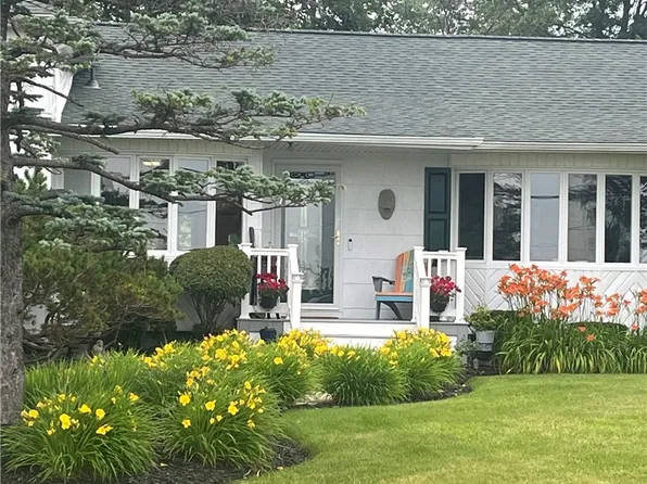 997 W River Rd, Grand Island, NY 14072