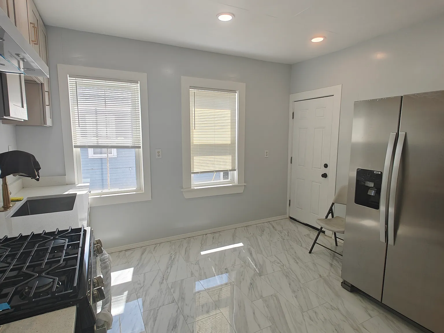 3 bed, 1200 sqft, $3,800 — Photo 1