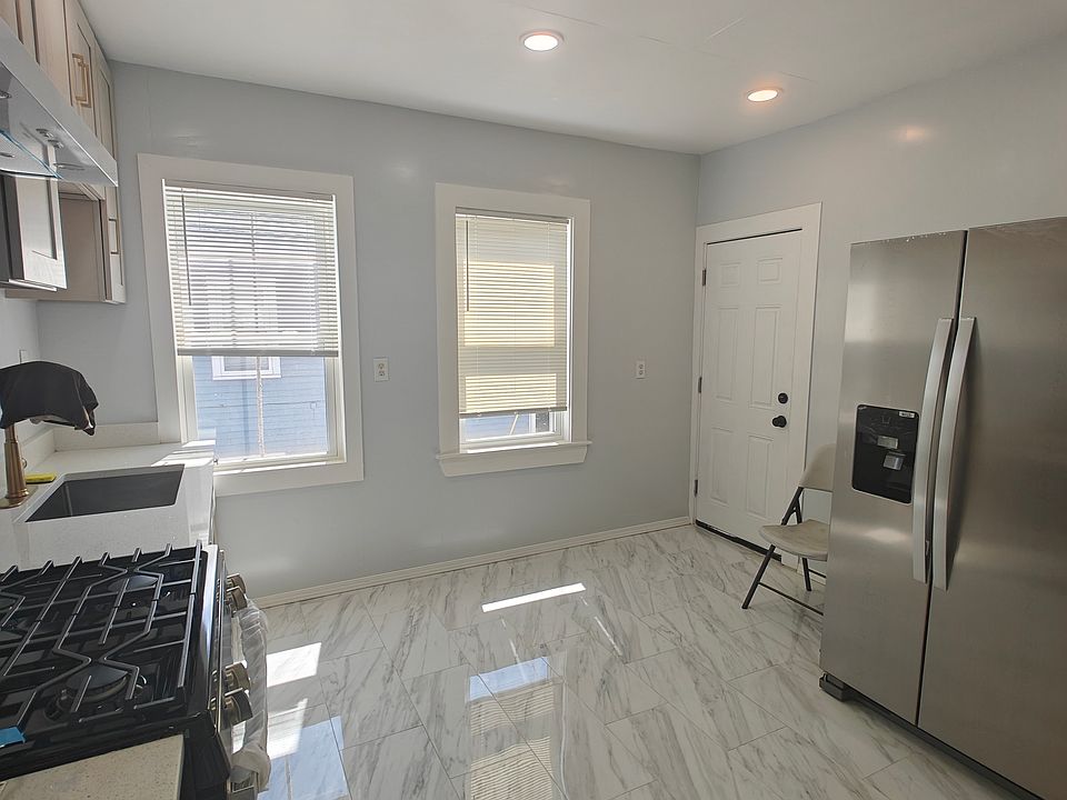 1st image of 25 Harrington Ave #27