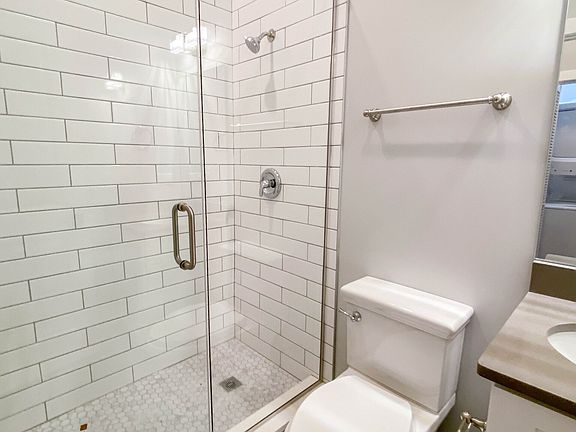 4th image of 352 W Dickens Ave #1