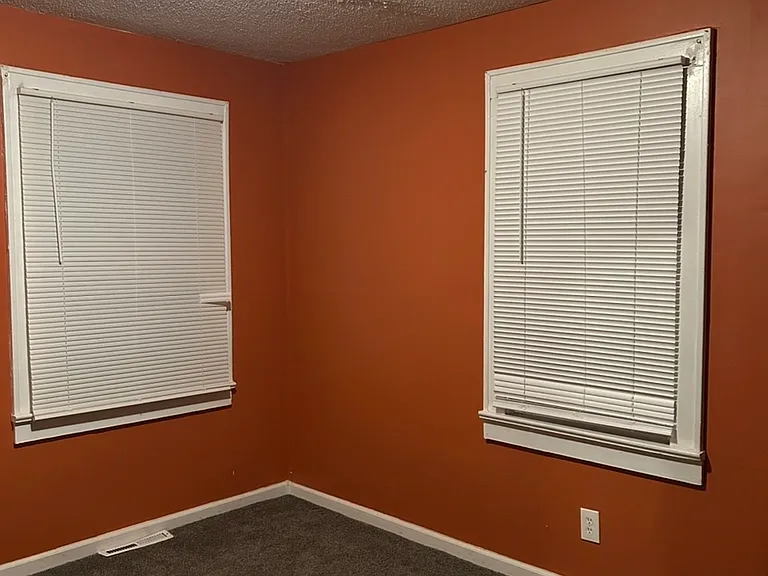 557 Emerson Dr — Photo 1