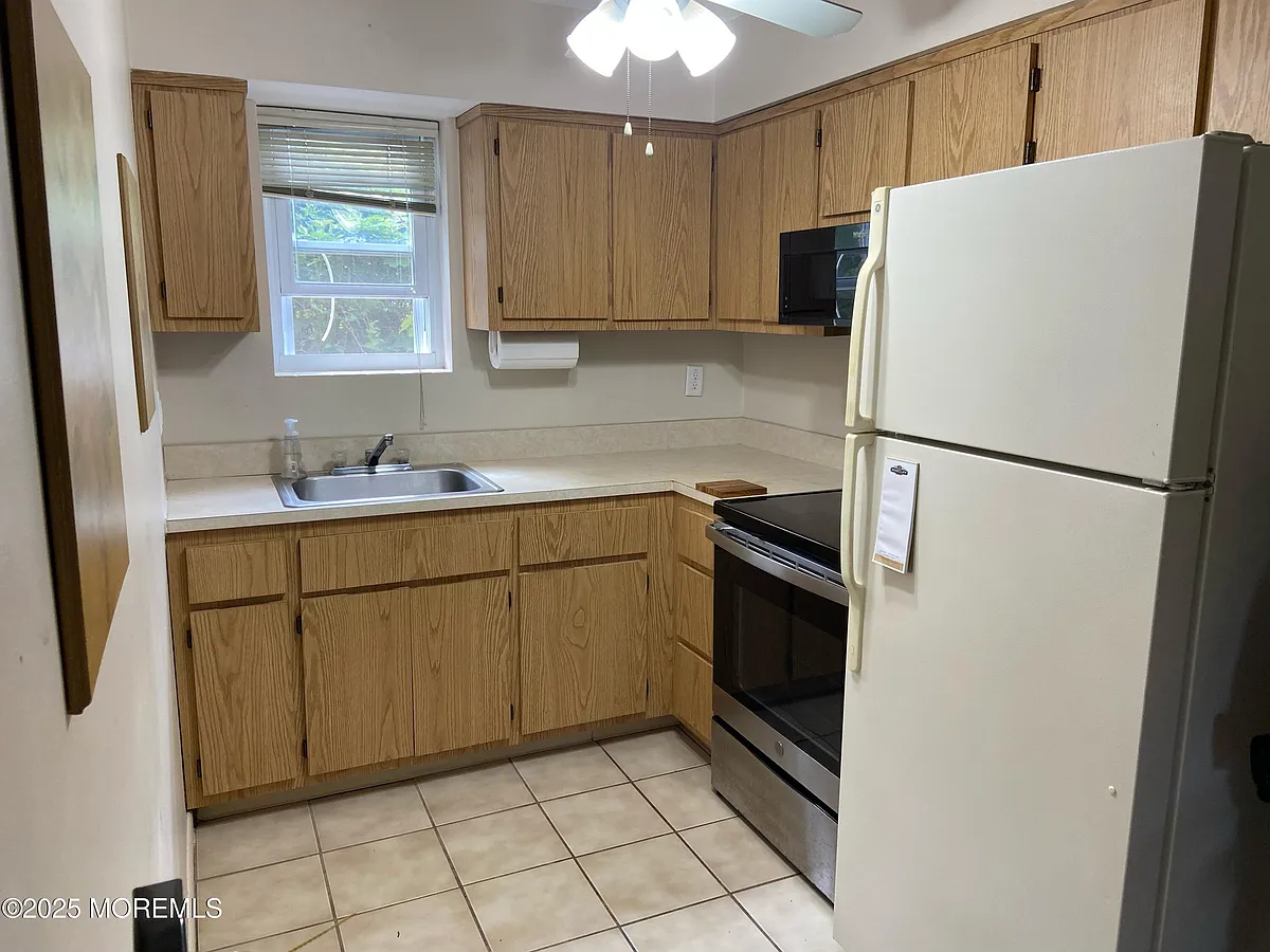 Building Photo - 548 Ocean Blvd #8