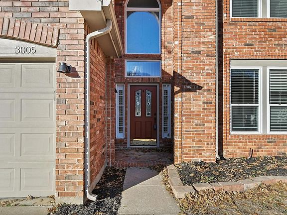3rd image of 3005 Brookhollow Ln