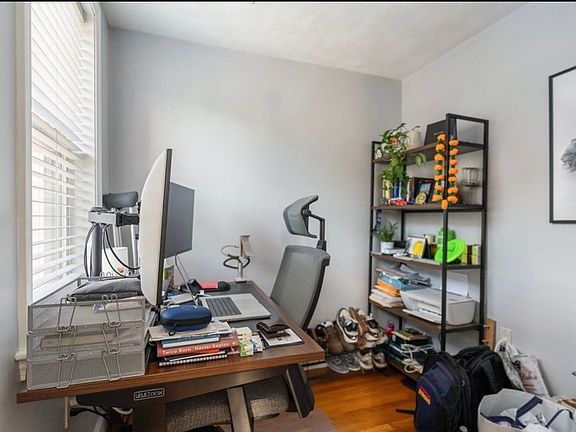 5th image of 197 Lexington St APT 2