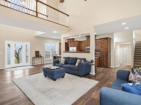 2nd image of 663 Cummings Ln