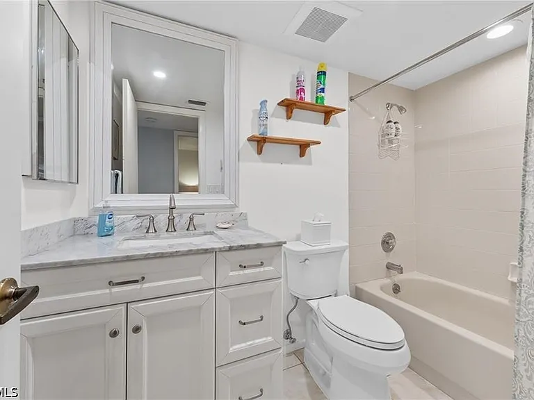 5890 Trailwinds Dr #522 — Photo 4
