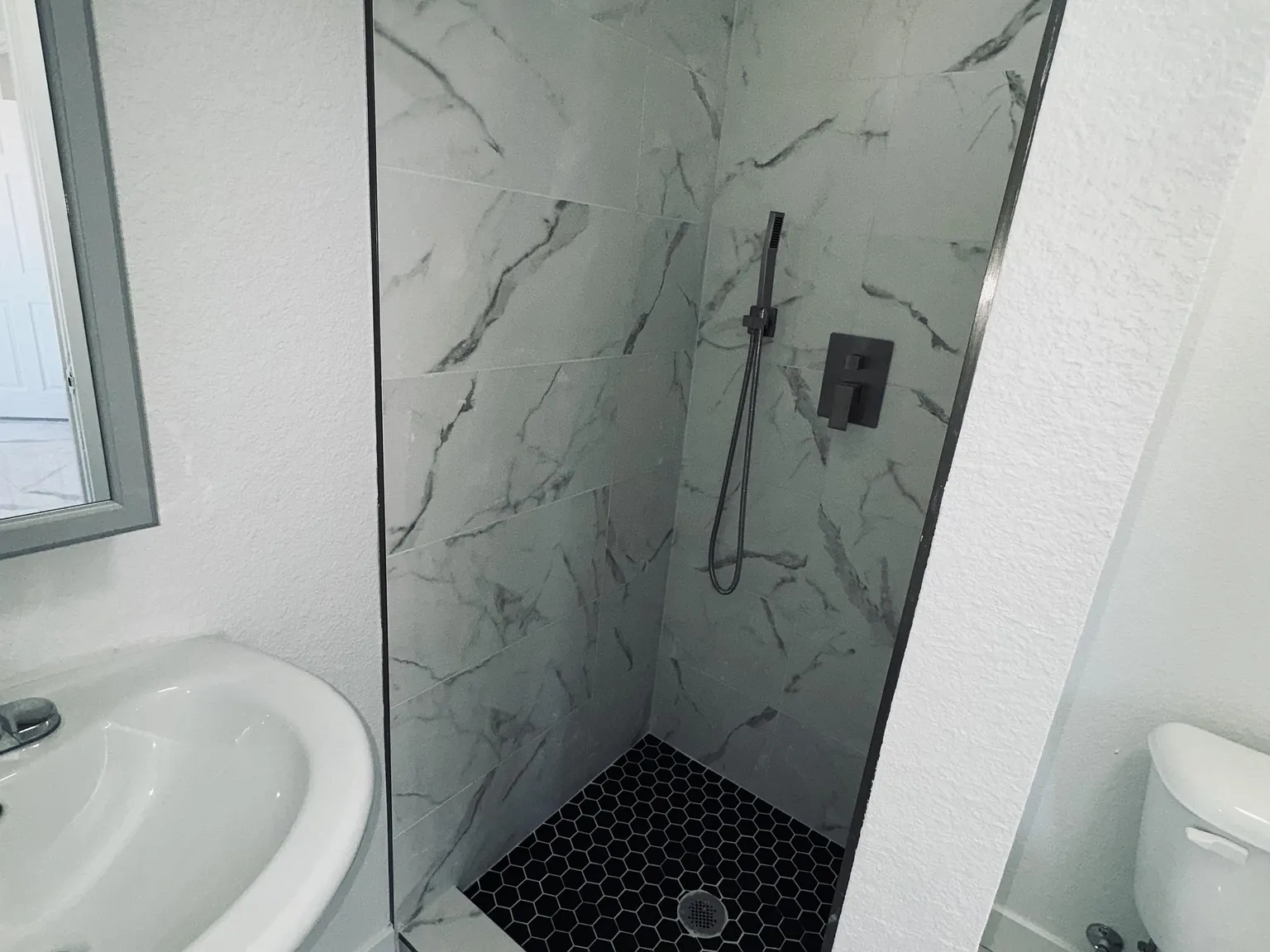 4 bed, 6.0 bath, 2988 sqft, $1,087 — Photo 2