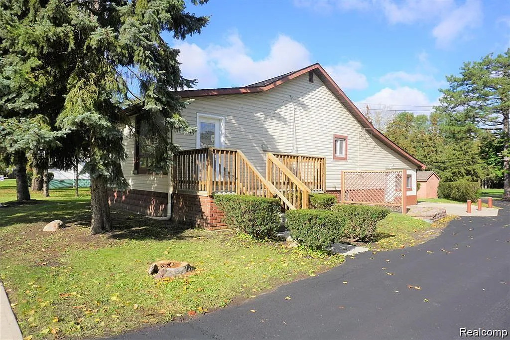 4 bed, 1.0 bath, 1500 sqft, $1,800 — Photo 1