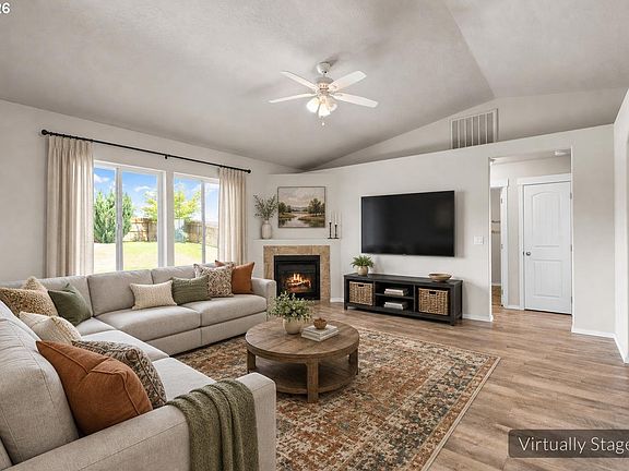 2nd image of 122 Falcon Ct