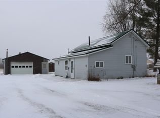 7851 N Croswell Rd, Saint Louis, MI 48880