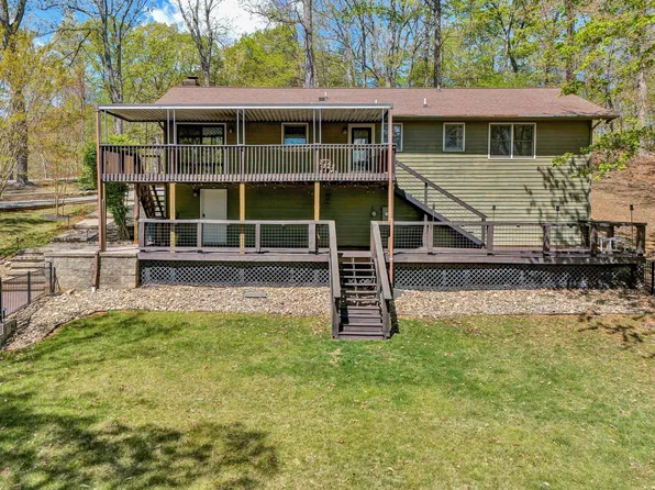 202 Sherwood Dr, Huddleston, VA 24104