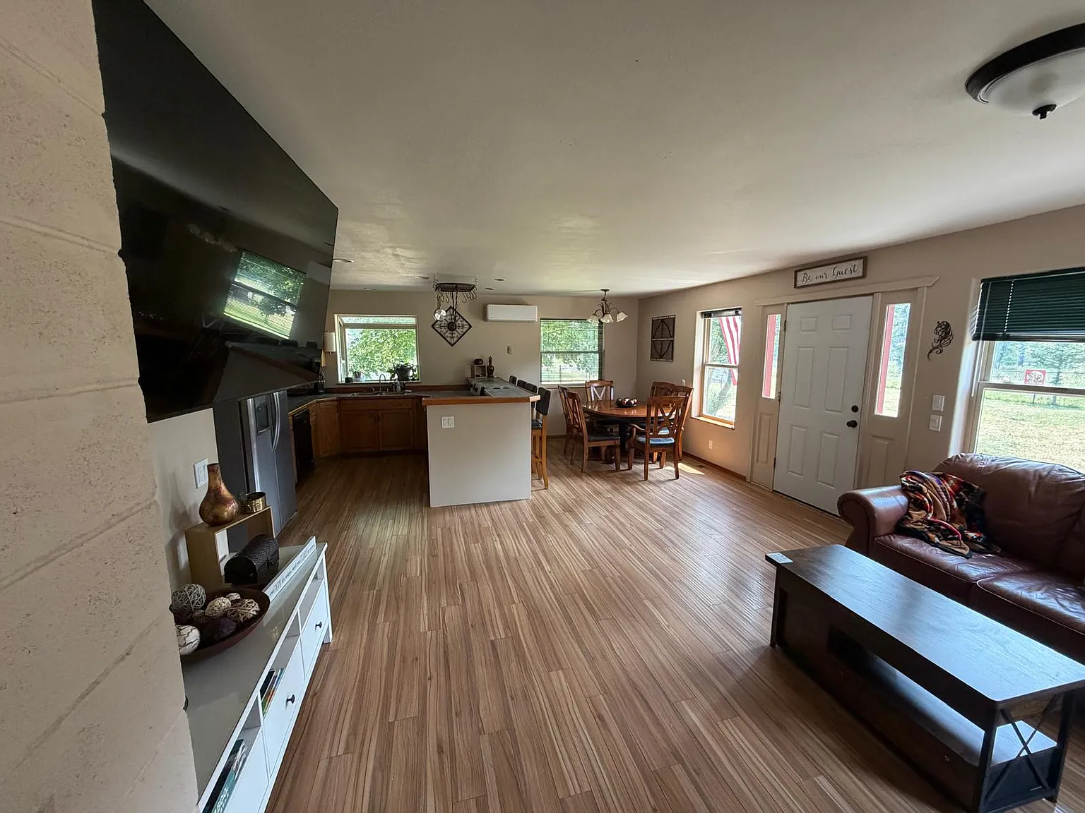 4 bed, 1988 sqft, $3,000 — Photo 2