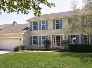 209 Brett Ct, Arlington Heights, IL 60005