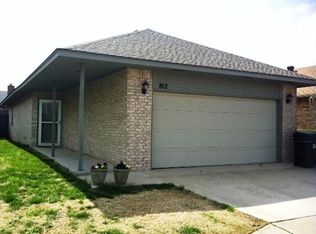 812 NE 17th Ct, Moore, OK 73160