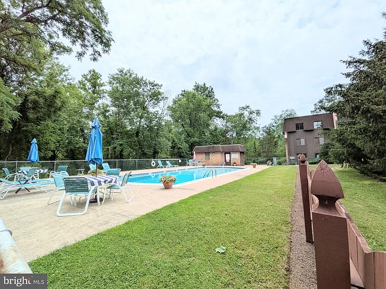 34 Hermitage Dr #34 — Photo 34