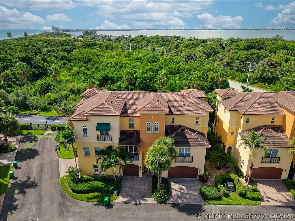 3 bed, 3.0 bath, 2292 sqft, $4,000 — Photo 3