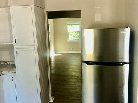 4th image of 546 Olde Greenwich Cir