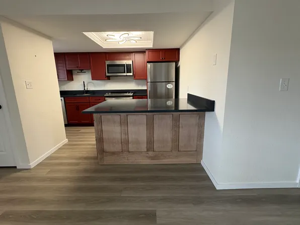 1420 48th St #B8, Seaview, WA 98644