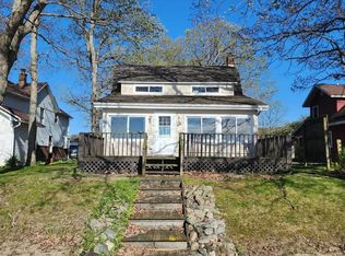 11070 E Shore Dr, Delton, MI 49046