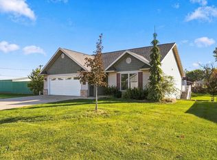 409 5th St N, Fairbank, IA 50629