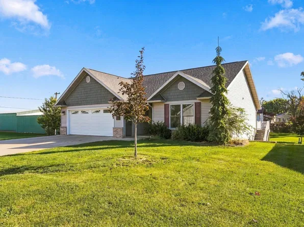 409 5th St N, Fairbank, IA 50629