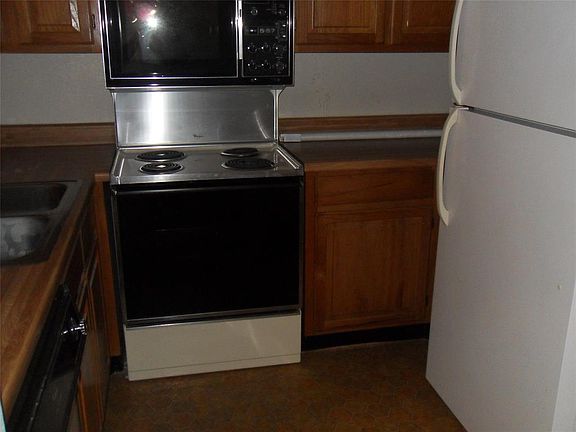 5th image of 2301 Balsam Dr APT M201