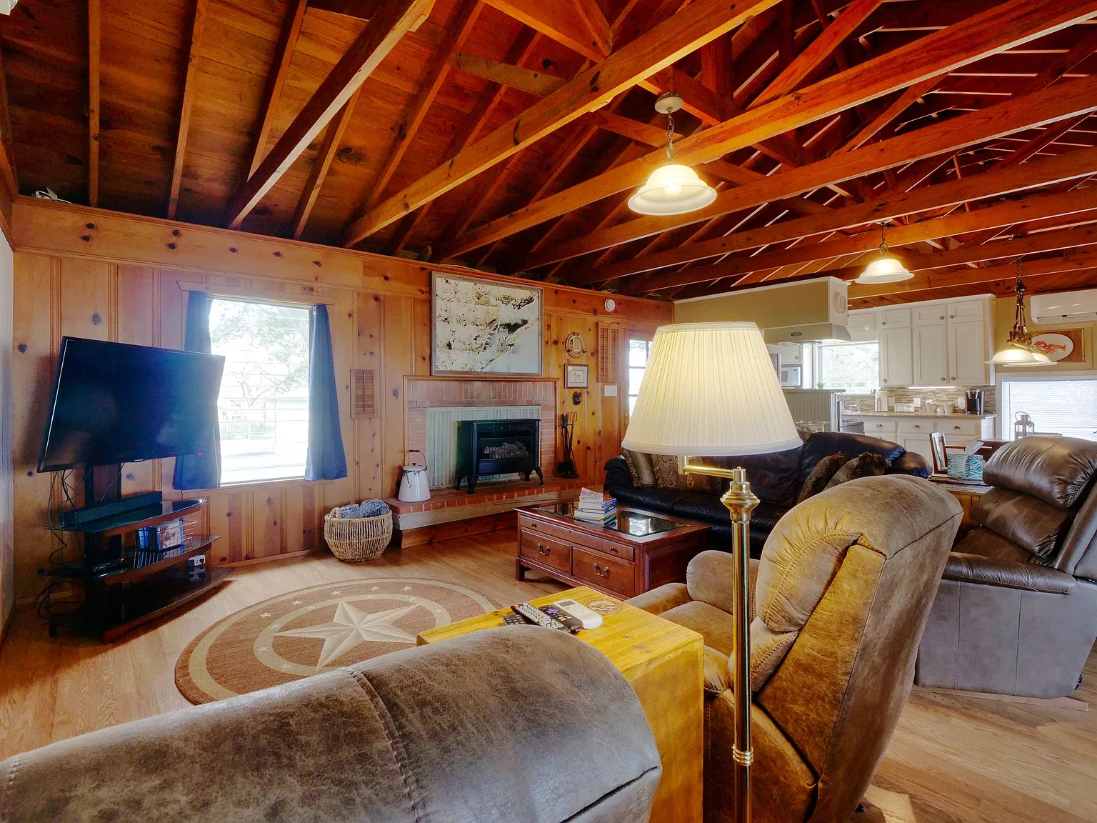 2 bed, 900 sqft, $1,600 — Photo 2