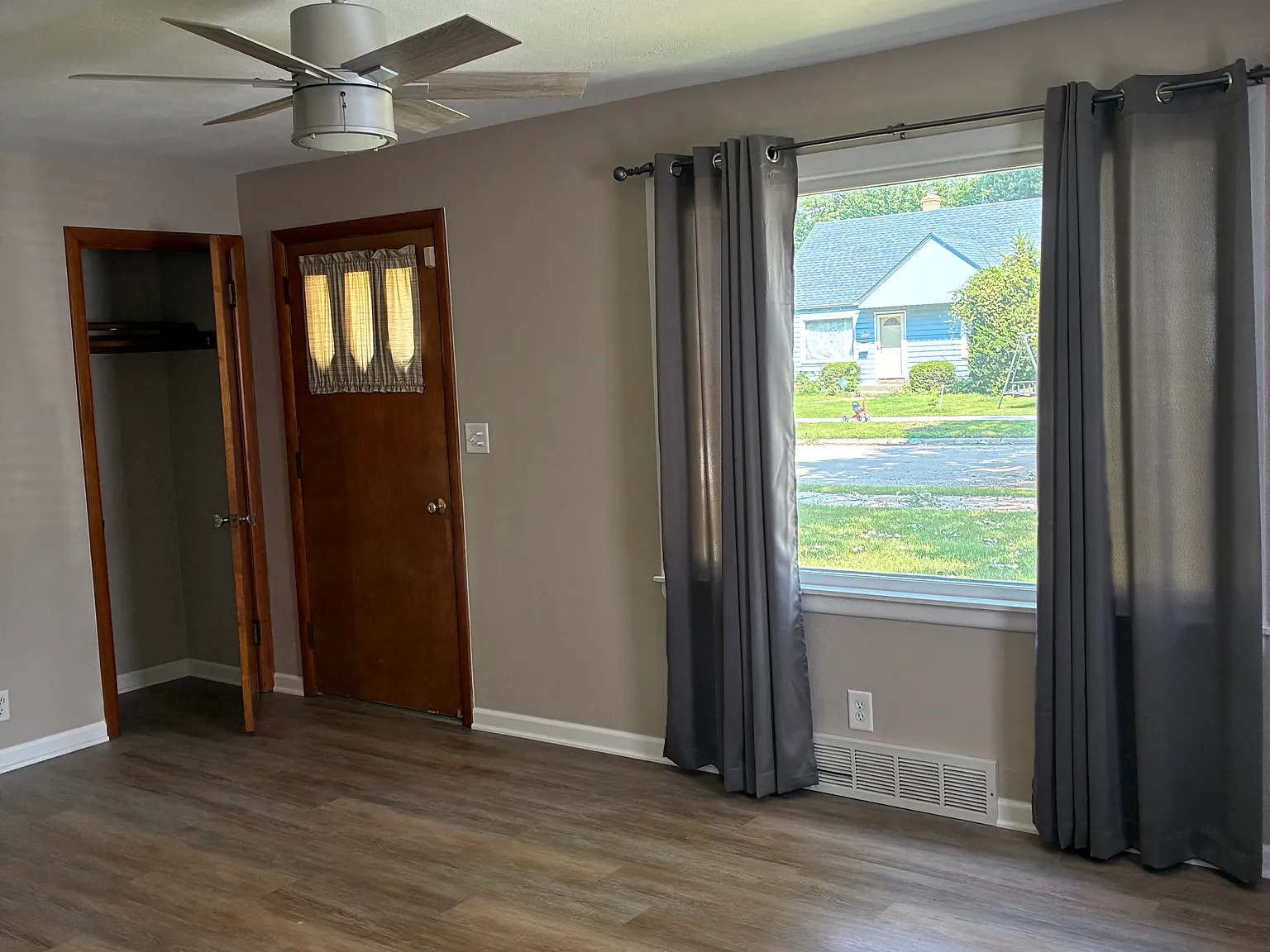 3 bed, 1092 sqft, $1,650 — Photo 2