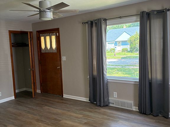 2nd image of 3111 Barrington Pl