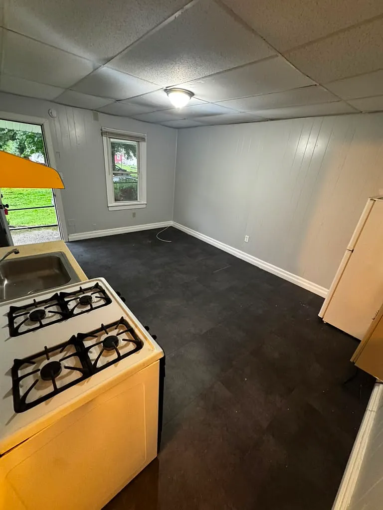 Studio, $1,200 — Photo 4