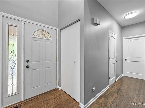 4th image of 906 Barbara St