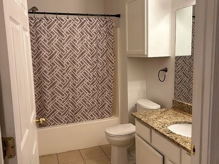 1425 W Sligo St #16 — Photo 6
