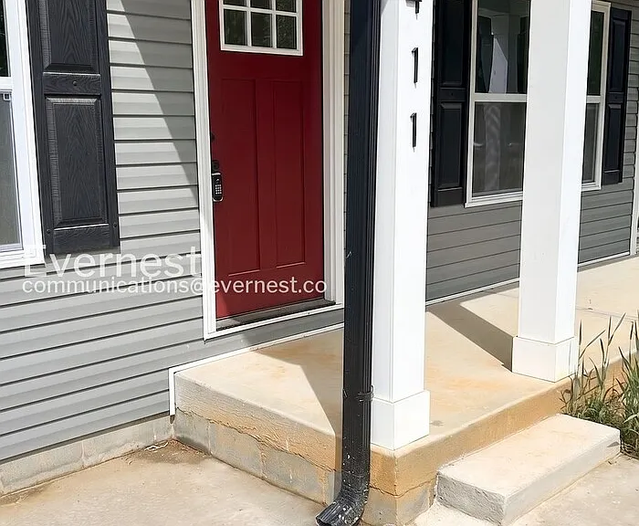 411 E Torbush Dr — Photo 2