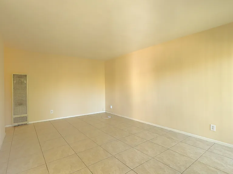 4808 Riverton Ave #7 — Photo 7