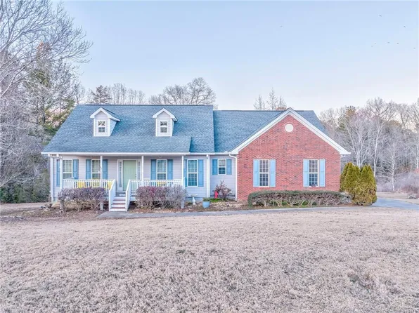 113 Valley Edge Dr, Rockmart, GA 30153