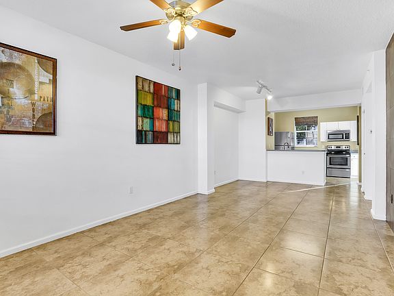 5th image of 4736 Chancellor Dr APT 10