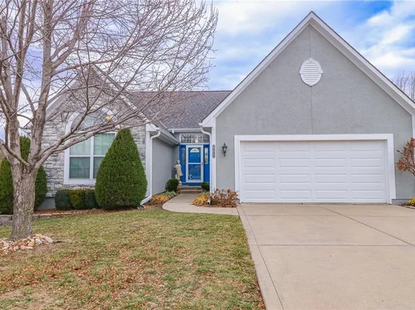 900 SW Sara Cir, Lees Summit, MO 64081