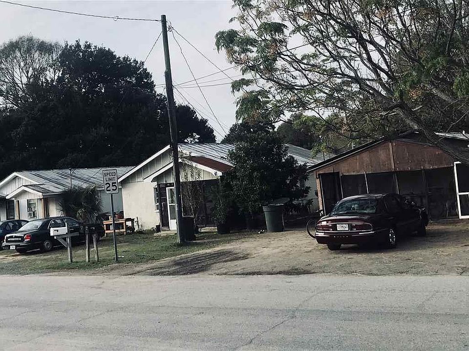 1st image of 302 E Crescent Dr