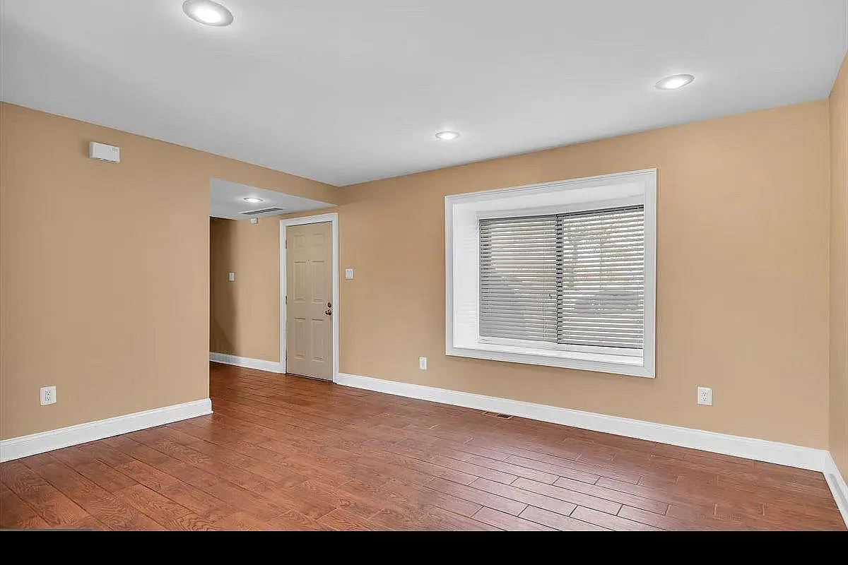 3 bed, 1424 sqft, $2,749 — Photo 2