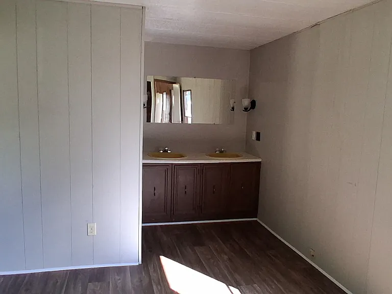 120 Joyner Ln — Photo 6