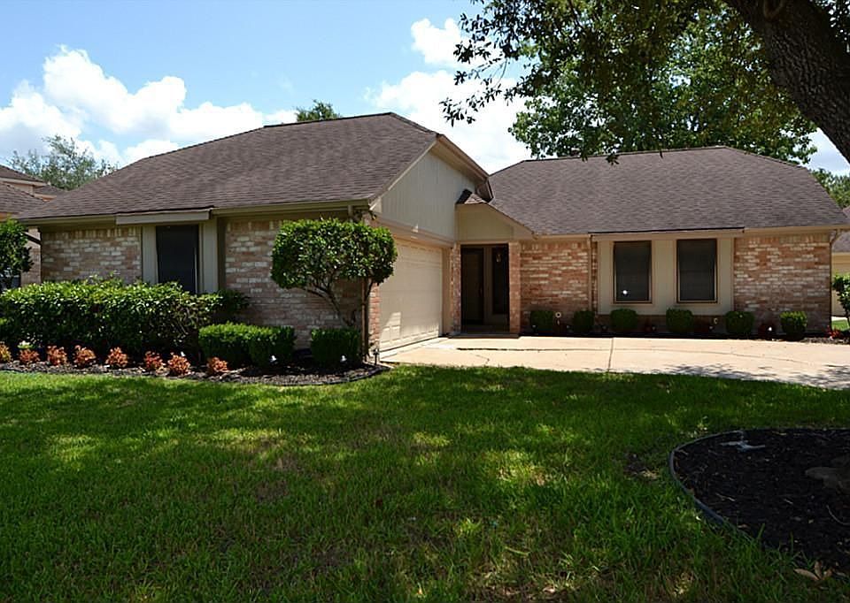 1st image of 151 Kingsway Dr