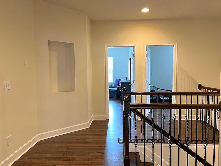 5527 Parkerton Ln — Photo 12