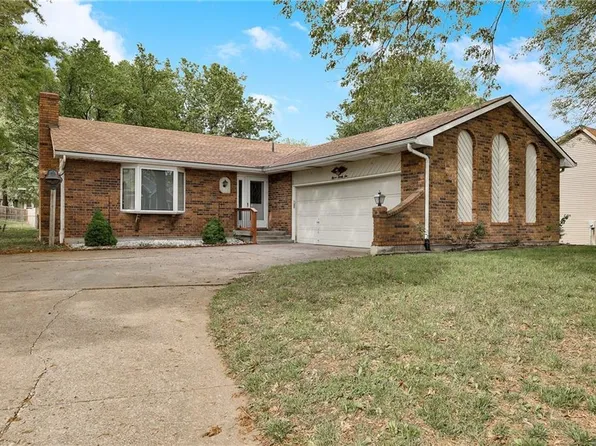 1521 Country Club Dr, Pleasant Hill, MO 64080