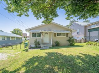 109 Valley Dr, Nitro, WV 25143
