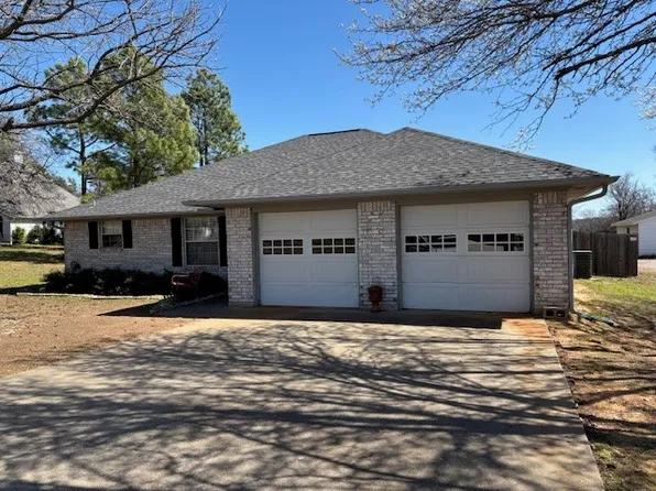 208 Cayuga Trl, Lake Kiowa, TX 76240