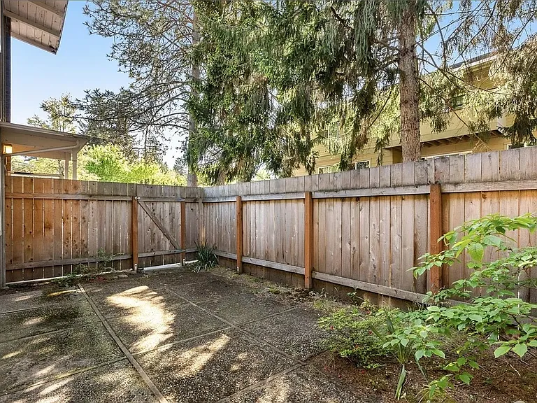 12210 SE 60th St #11 — Photo 18