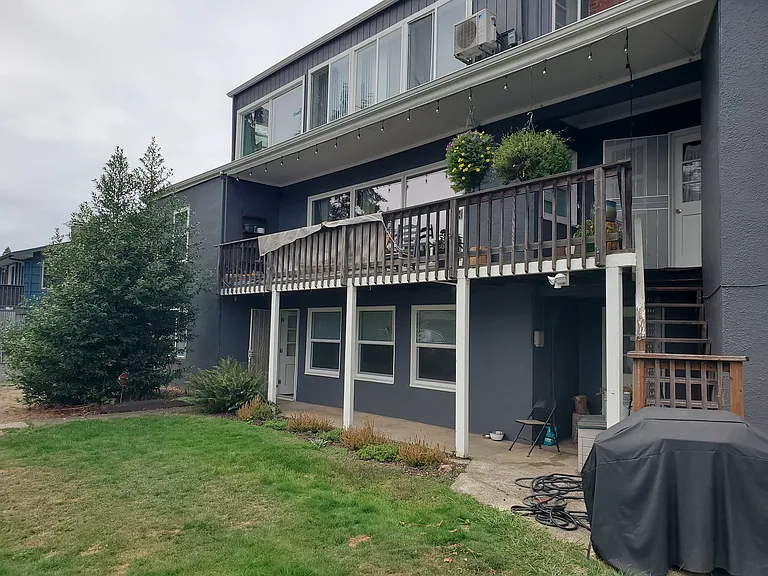 1094 Kingwood Dr NW — Photo 2