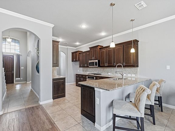 2nd image of 1327 Savona Ln
